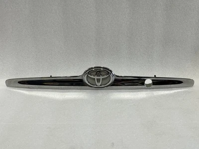 TOYOTA AVALON 2000 2001 2002 2003 2004 PANEL ACABADO MALETERO CROMO MOLDURA 7680107010 Foto 1 de 4