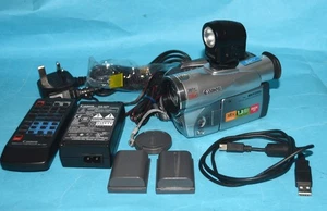 CANON MVX-M250i MINI-DV VIDEO CAMERA WITH BATTERIES-MAINS CHARGER ETC (BOXED). - Picture 1 of 10