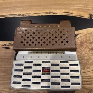 1960 Toshiba 8TM-294B Vintage Small 8 Transistor Portable AM Radio Broken - Picture 1 of 15