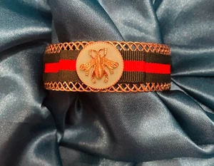 Adorable repurposed Gucci Green & Red Web Bee button cuff bracelet - Picture 1 of 6