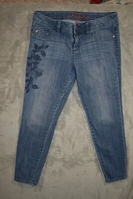Elle Jeans Size 8 Embroidered Leg Distressed Skinny Ankle Slight Stretch EUC - Image 1 of 4