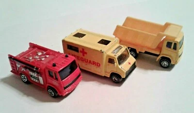 批量 3 张 Maisto 卡车:红色消防车、黄色救生员卡车和自卸车 — 第 1/4 张图片