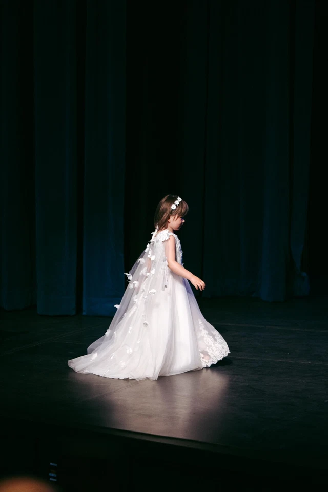 Girl white dress for performance - Image 1 of 1