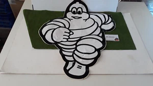 Très grand AUTOCOLLANT MICHELIN adhésif en plastique blanc BIBENDUM 64 cm x 54cm - Picture 1 of 1