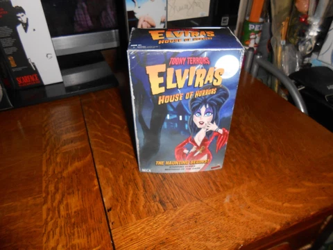 NECA ELVIRA'S HOUSE OF HORRORS 5" ACTION FIGURE OUTSTANDING DETAIL BRAND NEW FS! Cover