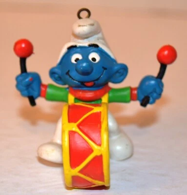 1981 DE COLECCIÓN BATERISTA PITUFO ADORNO DE NAVIDAD PVC FIGURA DE ACCIÓN ADORNO DE PASTEL Foto 1 de 2