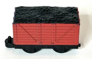 2012 Gullane Thomas the Train Engine Trackmaster roter Kunststoff Kohletender  - Bild 1 von 3