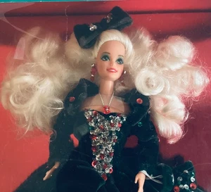 Barbie Vacanze 1995 Edizione Speciale-Abito Gioiellato Velluto Verde-Mattel #15445 Leggi - Foto 1 di 6