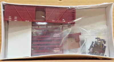 Walthers HO Kit 932-3411 S.F. 40' Stock Car w/Outside Braced Ends. #60562 - Image 1 of 3