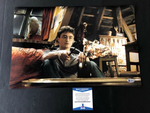 DANIEL RADCLIFFE SIGNED HARRY POTTER 12X18 PHOTO AUTOGRAPH BECKETT BAS COA Cover