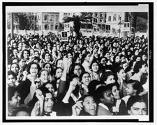 Photo:Cairo suffragettes,Gamal Abdel Nasser,women,cheer,1956