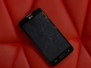 LG Optimus L70 CRACKED FRONT NO POWER MAY BE SIM L0CKED AND G00GLE L0CKED - Picture 1 of 3
