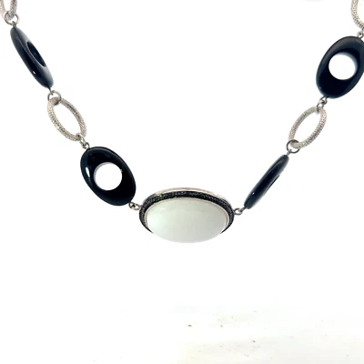Argento Sterling .925 Ovale Bianco Giada Onice Nero Diamante Collana a Gancetti - Immagine 1 di 4