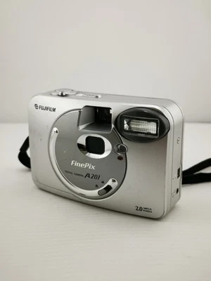 Fujifilm FinePix A201 Digital Camera Made In Japan 2.0MP Silver Tested Retro  - Image 1 of 4