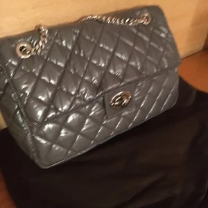 Borsa MiaBag con catene, trapuntata, colore grigio scuro - Foto 1 di 4