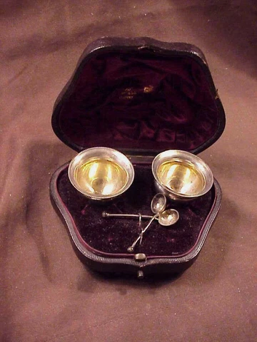 PAIR STERLING SILVER SALT CELLARS W/SPOONS, SHEFFIELD ENGLAND, BOXED 1896 Cover