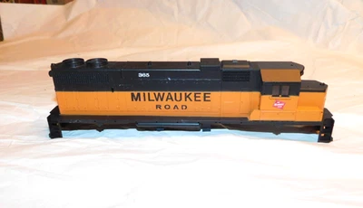 Athearn Milwaukee Road GP38-2 #365 Locomotive Shell - Image 1 of 4