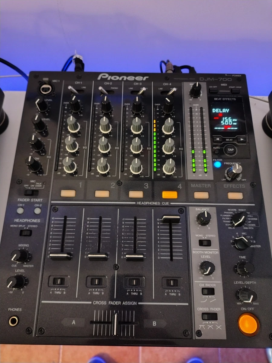06 Pioneer DJM-700 DJミキサー 06 Pioneer DJM-700 DJミキサー Pioneer DJM-700 DJ Mixer with