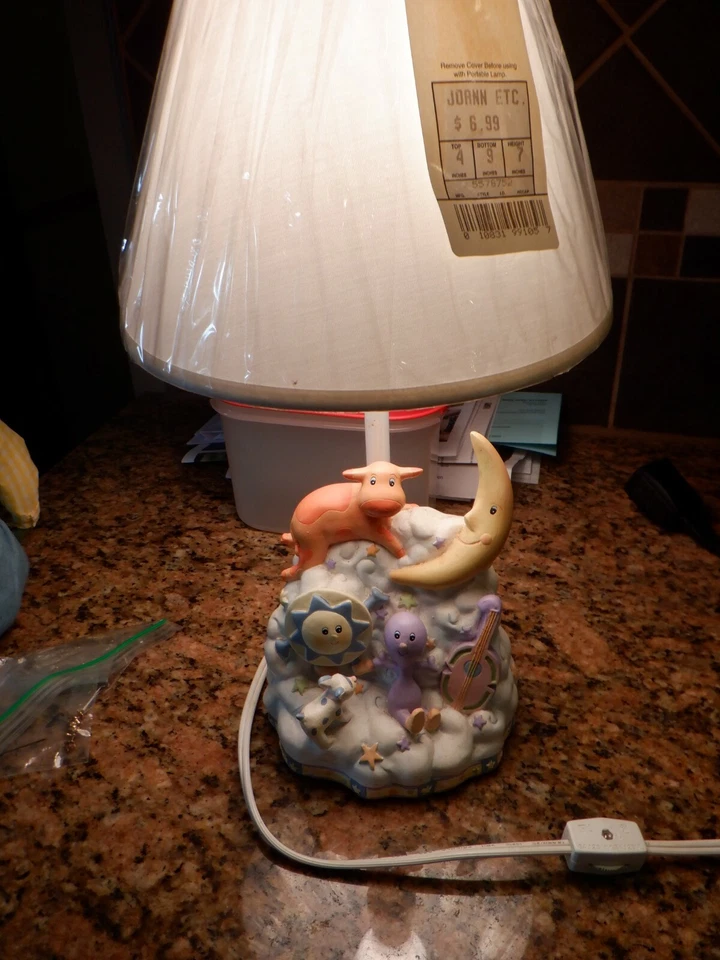 Lindo tono para guardería Kidsline "Lamp Fly Me To The Moon" Foto 1 de 4