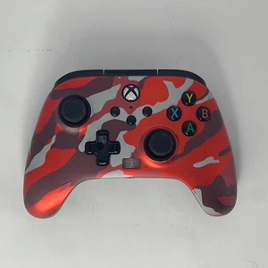Mando Xbox One / Series X|S con cable rojo camuflaje - PowerA / Sin cable - Imagen 1 de 6