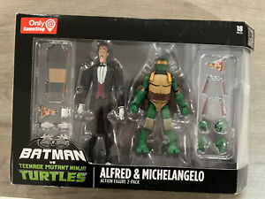 DC Collectibles Batman vs. Teenage Mutant Ninja Turtles Alfred and Michelangelo