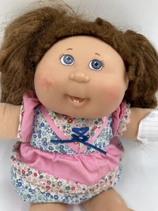 2004 Cabbage Patch Kids Doll Brunette Girl With Flower dress - Picture 1 of 3