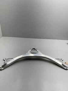 2012-2018 AUDI A6 C7 Fender Cross Brace / Bracket 4G0805645C - Picture 1 of 11