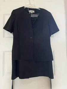 Le Suit Womens 2 Piece Skirt Suit Size 12 Navy Blue Short Sleeves - Picture 1 of 7