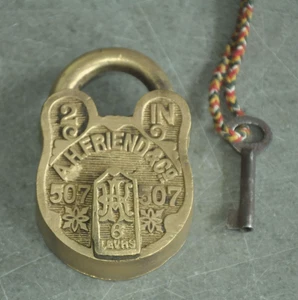 Vintage Brass Fine Line Engraved Handcrafted Fine Quality Padlock - Picture 1 of 7