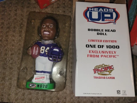 2pc lot Randy Moss Minnesota Vikings Pacific Bobblehead & Starting lineup 1999 Cover