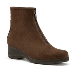 NEU La Canadienne Shiane wasserdichte Wildleder-Stiefelette/Frontreißverschluss US 9 taupe braun - Bild 1 von 22
