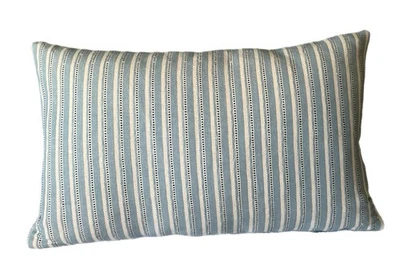 Brunschwig & Fils Nueva Funda de Almohada Lumbar Vintage Azul Francés y Azul Marino Foto 1 de 2