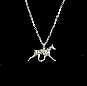 Doberman Perro, Collar con Cadena, Pendientes 1pr o simplemente el colgante sin cadena - Imagen 1 de 1