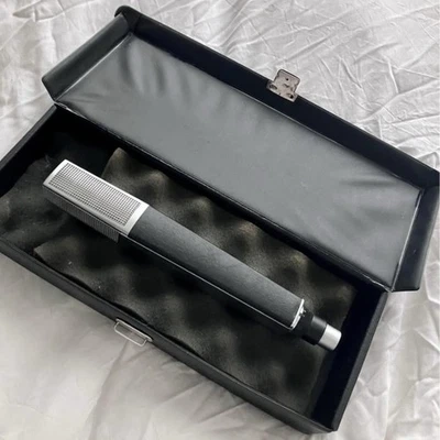 Original Sennheiser MD 441-U Supercardioid Dynamic Microphone with Case - Image 1 of 4