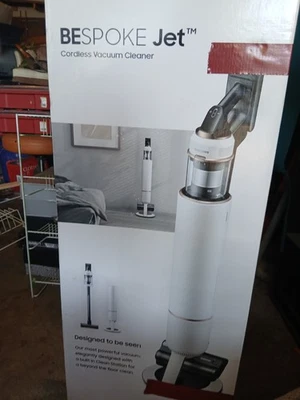 Samsung Bespoke Jet Cordless Stick Vacuum with Clean Station Misty White - Image 1 of 4