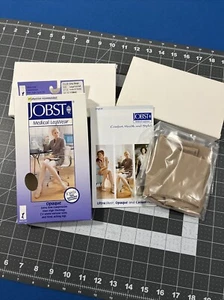 Jobst Opaco 30-40 mmHG Setoso Beige Grande Ginocchio Intero Polpaccio OT Petite 115642 - Nuovo - Foto 1 di 8