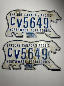 Pair of Vintage Polar Bear NWT License Plates - Picture 1 of 4
