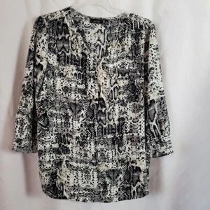 Apt. 9 Medium Blouse Snakeskin Black White Gray V-neck 3/4 sleeve pockets EUC - Picture 1 of 11