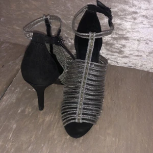ZARA tacco nero argento taglia 4 - Foto 1 di 3