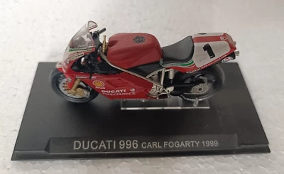 MODELLINO MOTO 1:24 Ducati 996 Carl Fogarty 1999 NO Box in plexiglass - Immagine 1 di 4