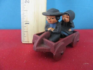 924. Vintage Cast Iron Amish Couple in Red Wagon WILTON Miniature Toys - Picture 1 of 4