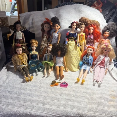 Lot If 13 Disney Princesses And Fashion Dolls - Image 1 of 4