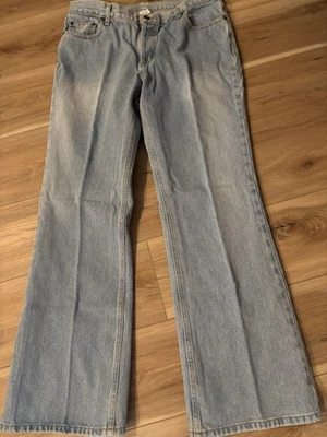 Pantalones de mezclilla para mujer inclinables tiro medio Jr talla 13 corte bota lavado medio Foto 1 de 4