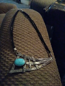 Colgante abstracto martillado 925 vintage turquesa y collar de cuero 14 pulgadas - Imagen 1 de 18