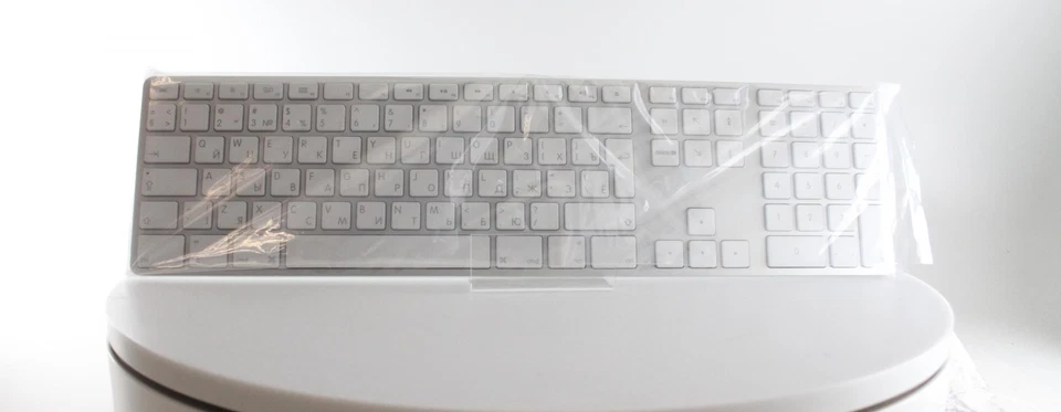 Apple A1243 Wired USB Aluminum Keyboard - Numeric Keypad - Russian (MB110RS/B) - Image 1 of 2