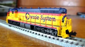 Life Like 7780 N gauge EMD SD7 diesel loco in Chessie System livery - Picture 1 of 12