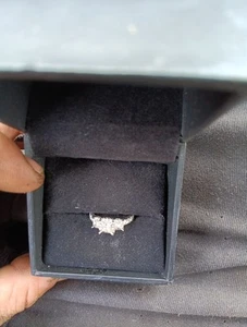 Kay Princess Cut 10k White Gold 1 carrot (read Description) Diamond Broken Band - Picture 1 of 7