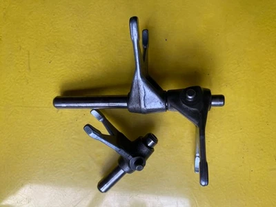 Horquillas de cambio de transmisión Yamaha YZ125 1989-93 con pasadores, buen estado, Foto 1 de 2