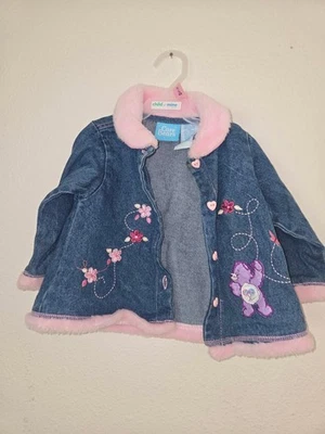 Jaqueta jeans Care Bears bordada remendo de coração 12 meses acabamento de pele sintética 12 meses - Imagem 1 de 4