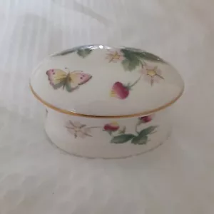 Ashbourne English Fine Bone China Pillendose. Schmetterlinge und Blumen - Bild 1 von 6
